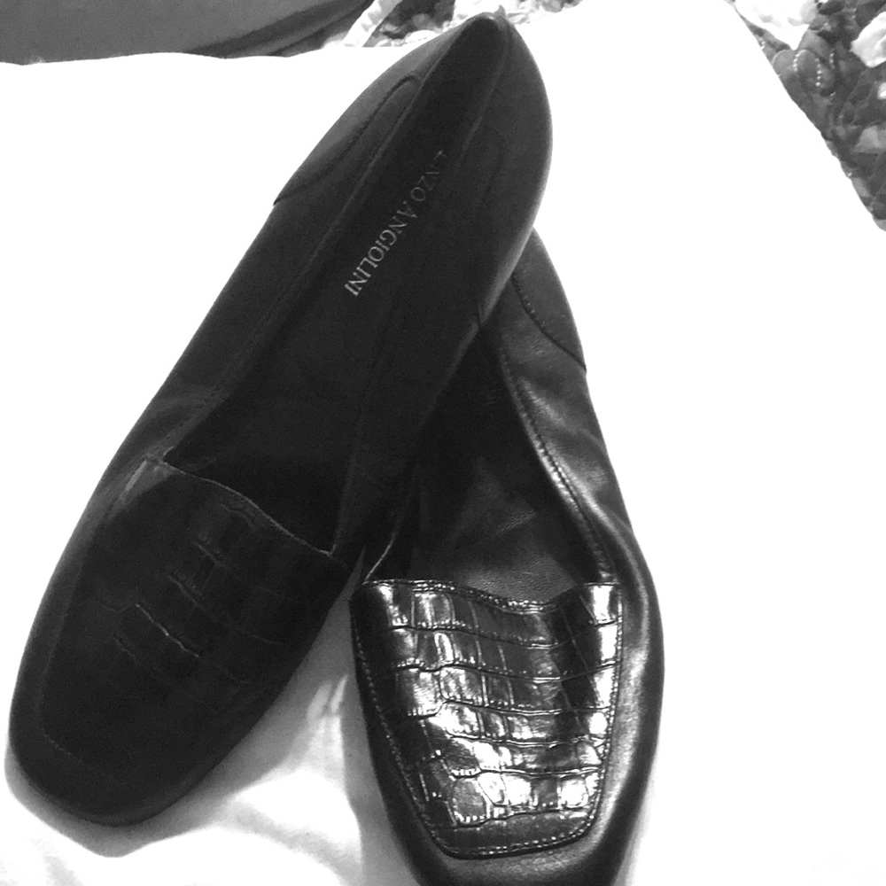 Ladies Enzo Angiolini black flats size 7 N
